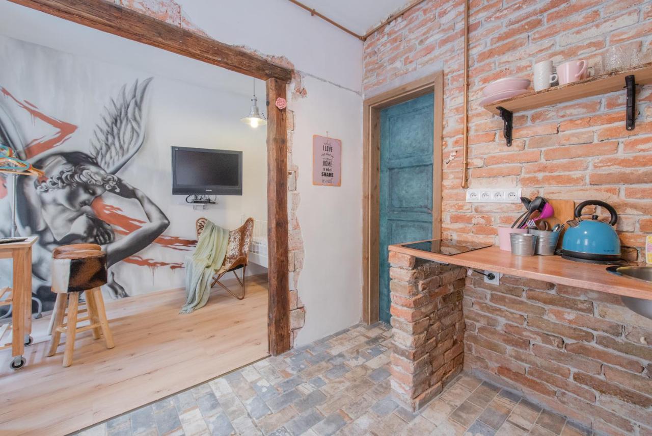 Accommodation At The Zeus Apartment 브라티슬라바 외부 사진