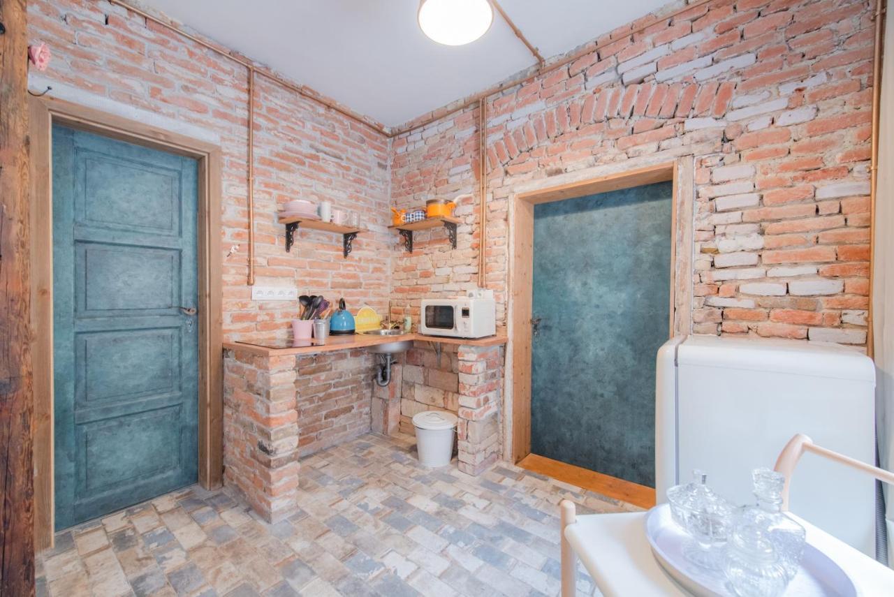Accommodation At The Zeus Apartment 브라티슬라바 외부 사진