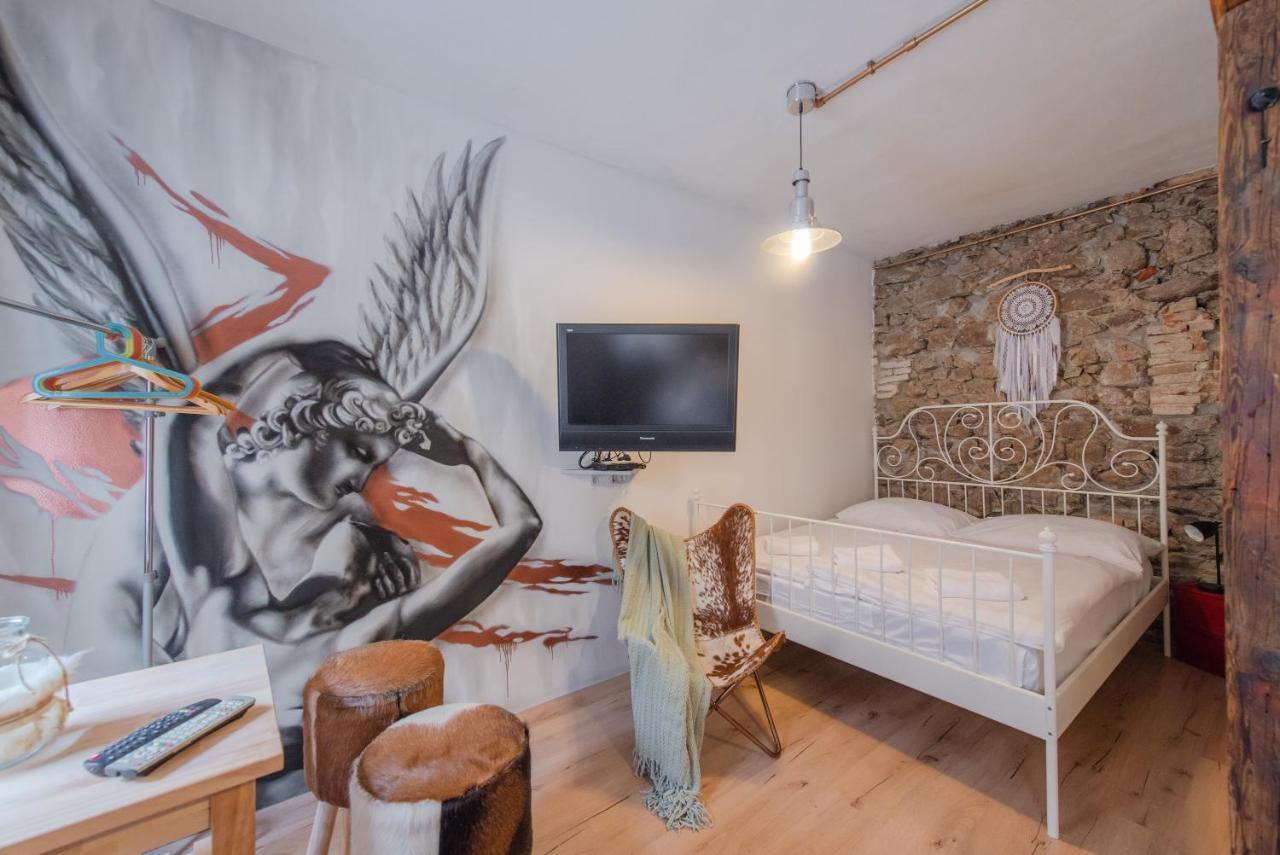 Accommodation At The Zeus Apartment 브라티슬라바 외부 사진
