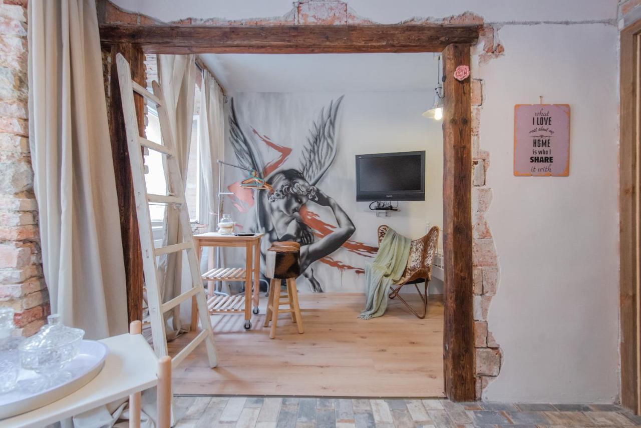 Accommodation At The Zeus Apartment 브라티슬라바 외부 사진